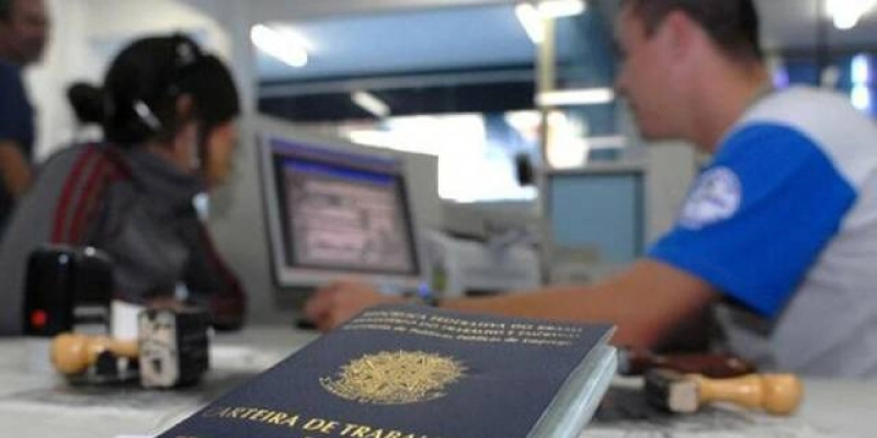 Municípios brasileiros tentam driblar a crise econômica e mantêm empregos com iniciativas locais