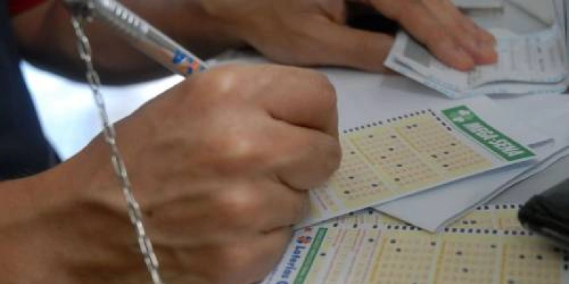 Mega-Sena pode pagar R$ 10,5 milhões neste sábado (16)