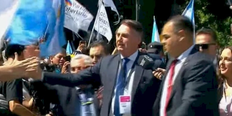 Bolsonaro é recebido com honras de Chefe de Estado, na Argentina