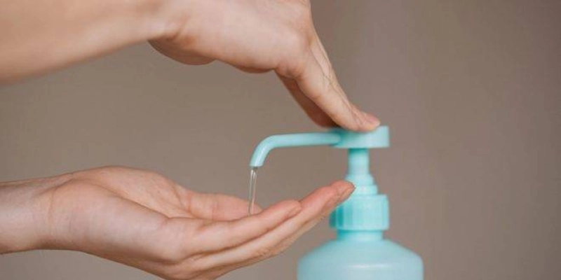 Ministério Público ajuíza ação contra farmácia por venda de álcool em gel com preço abusivo 