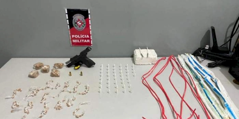Polícia Militar prende dupla com arma, drogas e explosivos, na Paraíba