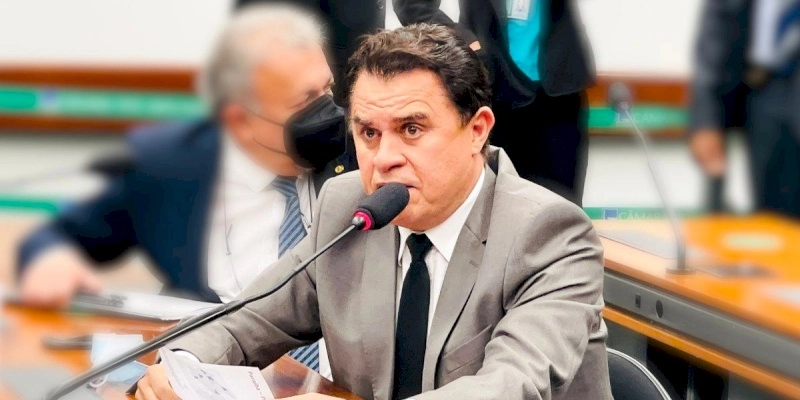 Wilson Santiago comemora anúncio do primeiro voo comercial do Alto Sertão paraibano