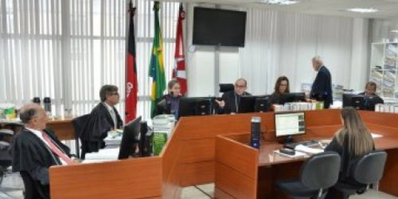 Adolescente acusado de matar pai para defender a mãe tem medida socioeducativa de semiliberdade mantida