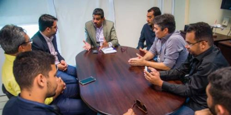 Prefeito Berg Lima e auxiliares participam de reunião com superintendente do Aeroporto Castro Pinto