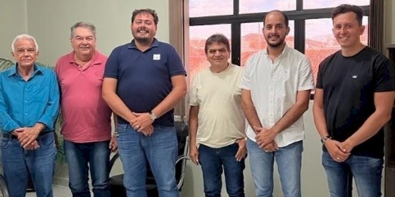 Lindolfo visita Nazarezinho com diretores do DRE/PB, e pede reinicio da construção da Estrada que liga à Carrapateira