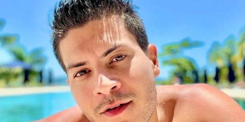 Arthur Aguiar vive romance com cantora famosa