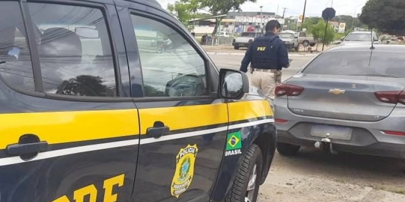PRF na Paraíba recupera veículo e prende três pessoas suspeitas de receptação