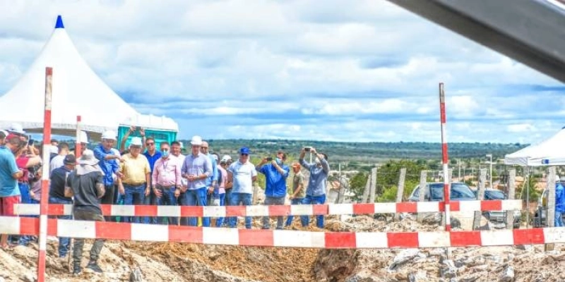João Azevêdo visita adutora Transparaíba e destaca importância da obra para segurança hídrica do Estado 