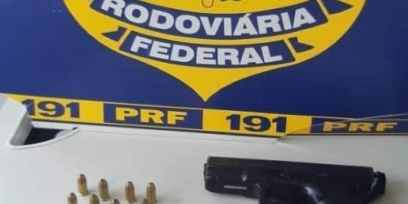 Mulher é presa com pistola escondida em caixa de sapato, na Paraíba 