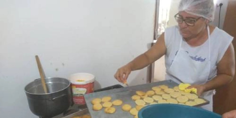 Agricultores do Município de Aparecida no Sertão geram renda com fabricação de bolos e biscoitos 