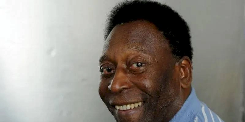 Após quase 20 dias internado com infecção urinária, Pelé recebe alta