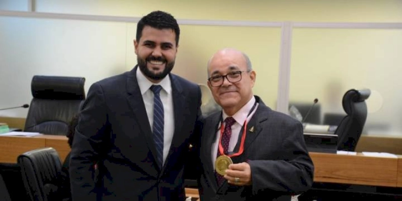 ALPB concede medalha Epitácio Pessoa ao desembargador Roberto Wanderley Nóbrega