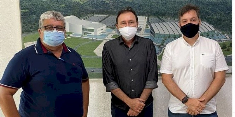 Júnior Araújo visita ao lado do Prefeito de Vieirópolis Secretaria do Governo do Estado, e solicita pavimentação asfáltica, e melhoria para o Mercado Central