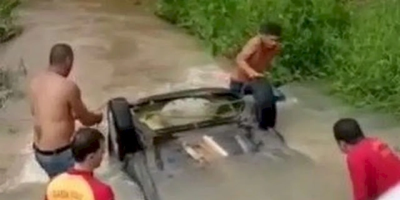 NA PB - Homem é encontrado morto em carro capotado dentro de rio