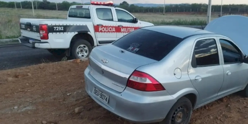 Veículo que havia sido furtado é recuperado pela polícia militar, no sertão 