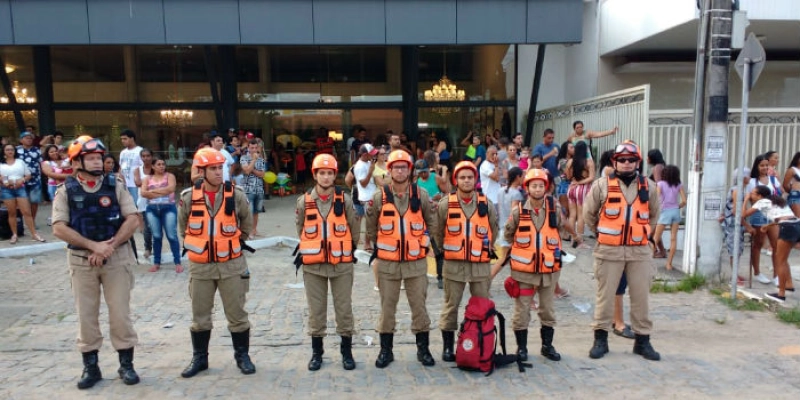 Em Campina: Corpo de Bombeiros atua na prevenção do bloco “Voa Voa”