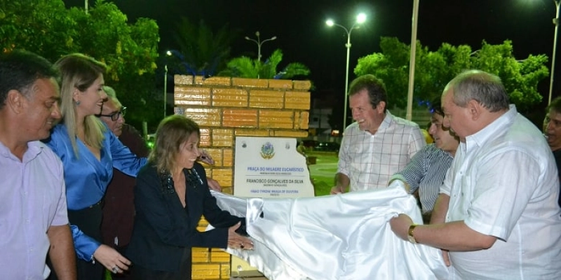 Em noite histórica, Prefeitura de Sousa inaugura obra de revitalização da Praça do Milagre Eucarístico