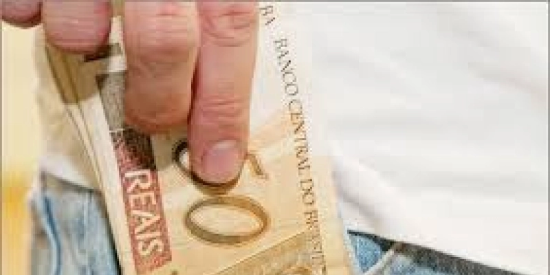 Banco é condenado a pagar R$ 5.500 de indenização por descontos indevidos em conta salário