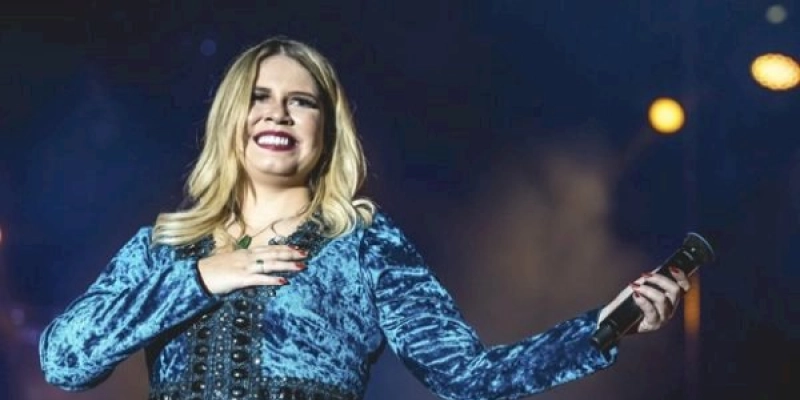 Marília Mendonça morre em queda de avião no estado de Minas Gerais 