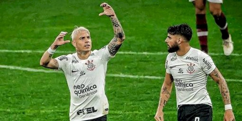 Corinthians faz 2 a 0 no Fluminense e deixa Z4 do Brasileirão