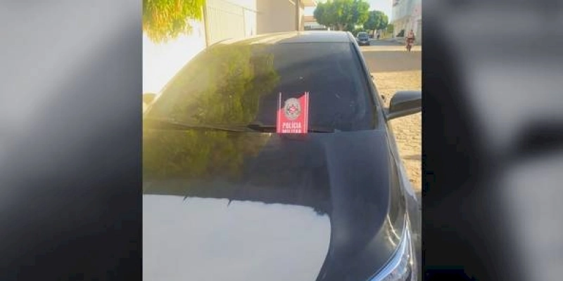 Polícia Militar recupera, em São Bento, carro que fora roubado no Ceará