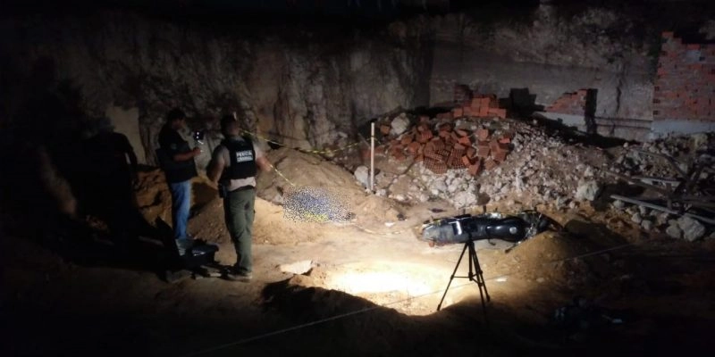 Agricultor perde a vida após cair de moto em enorme cratera na Paraíba 