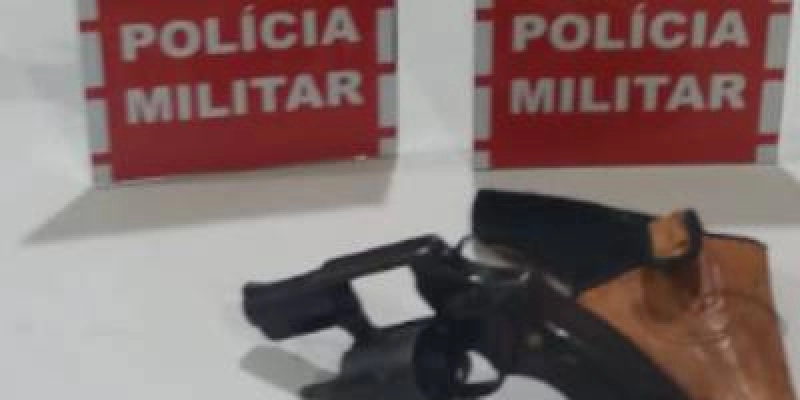 Jovem de 22 anos é presa com arma de fogo em espetinho na cidade de Catolé do Rocha