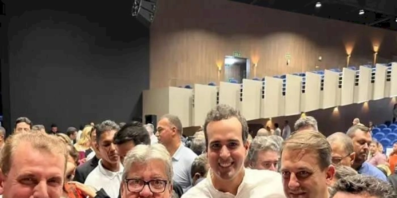 Ao lado de Chico Mendes, Bal Lins participa do lançamento da revista a convite de João Azevêdo