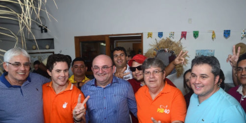 Democratas reúne prefeitos e lideranças políticas em apoio a João Azevêdo e Veneziano