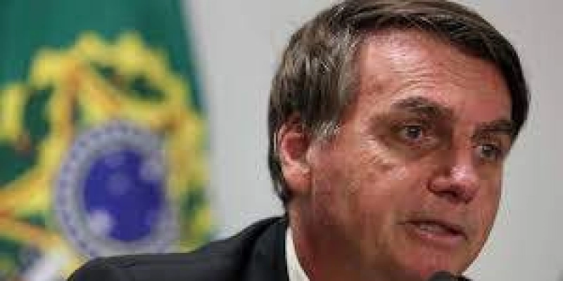 Bolsonaro assina decreto de indulto natalino