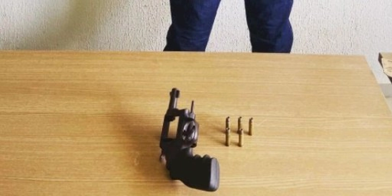 Homem é preso em flagrante por posse irregular de arma de fogo; entenda 