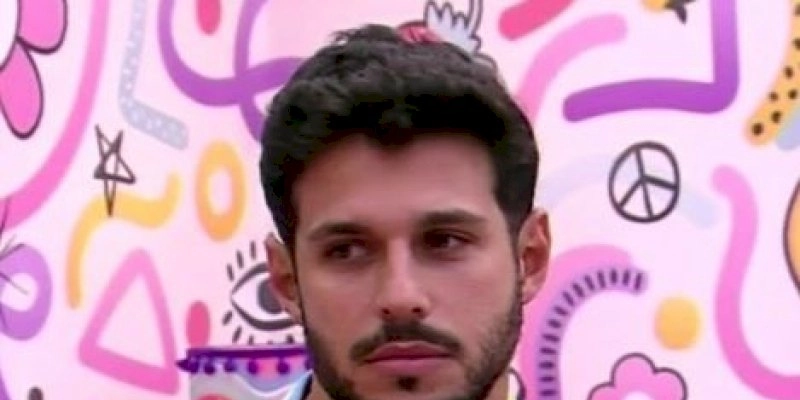 Famosos se unem para pedir saída de Rodrigo do BBB22