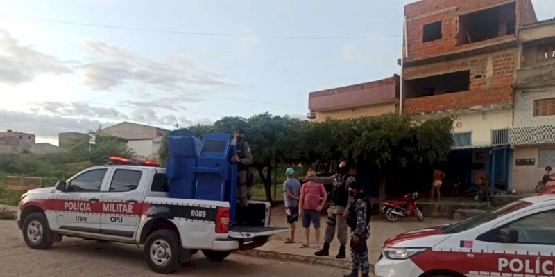 Cerca de 25 pessoas são conduzidas à DP por descumprimento ao Decreto Estadual 41.086 e PM apreende nove máquinas caça-níqueis