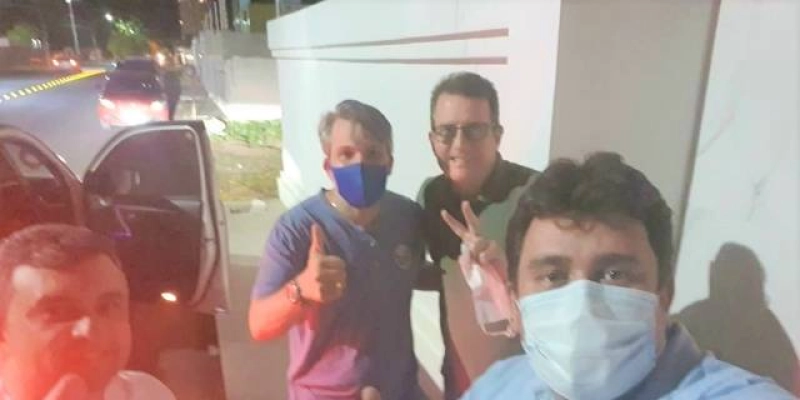Quando é que Dr. Joãozinho vai sair na foto com Tyrone?