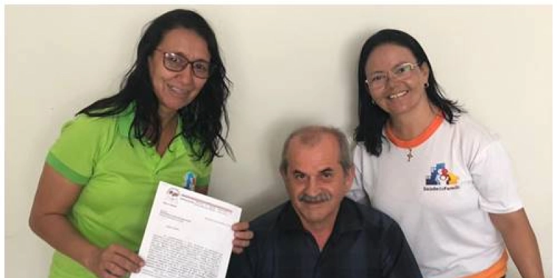 Prefeito Bosco Fernandes assina autorização de ajuste de mais de 52% nos salários de ACE’s e ACS’s de Uiraúna