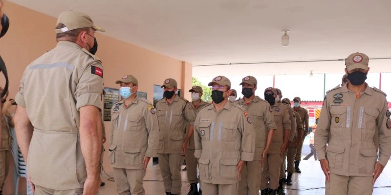 Equipe de bombeiros retorna à Paraíba após missão humanitária na Bahia