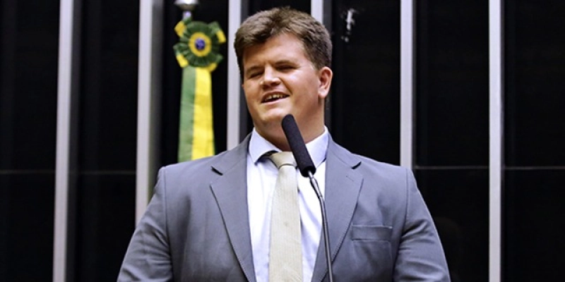 Deputado repudia punição aos Deputados do PSB, e partido foge à renovação política  