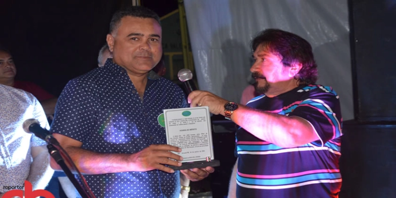 Secretário Delano recebe comenda da Comissão do ENCA durante evento em São Gonçalo 