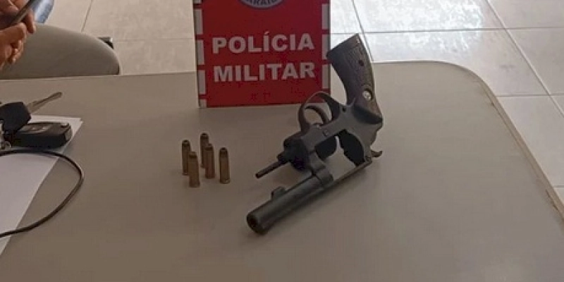 Polícias Civil e Militar cumpre mandado de prisão e prende acusado por posse irregular de arma de fogo em Itaporanga
