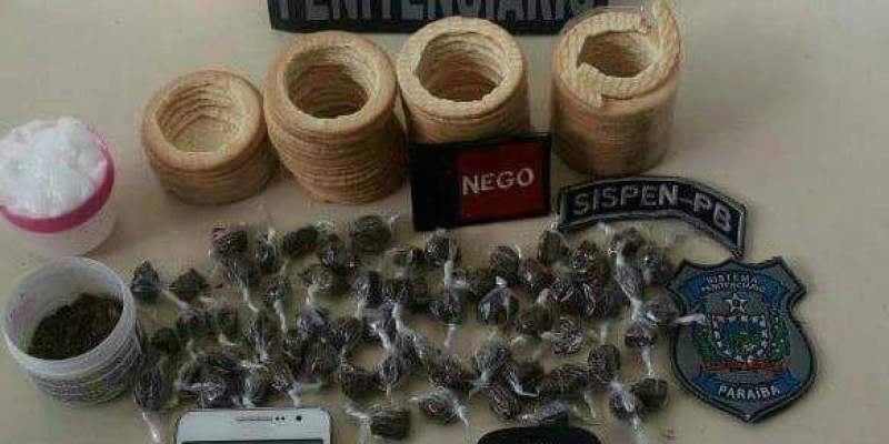 Dupla é detida tentando entrar com droga dentro de biscoitos e desodorante em Cadeia na Paraíba