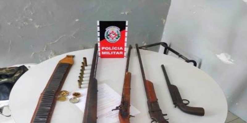 EM SOUSA - Após ameaçar várias pessoas, homem é preso com quatro armas de fogo nesta terça-feira