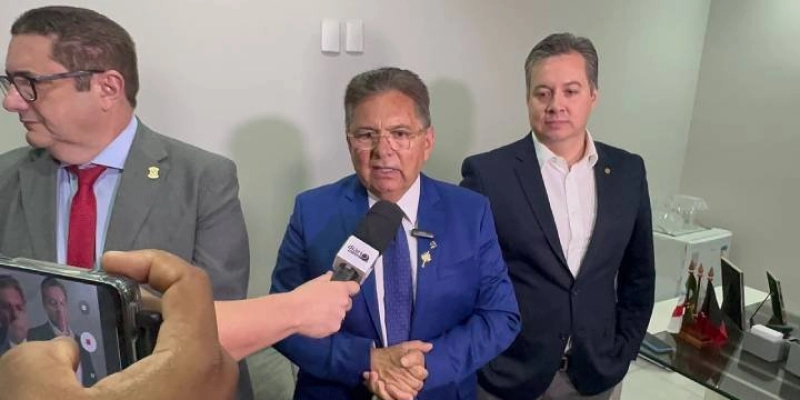 Adriano Galdino critica indecisão de Romero Rodrigues em Campina Grande: 'Estou de Saco Cheio'