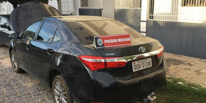 Carro roubado é recuperado pela Polícia Militar no Sertão da Paraíba