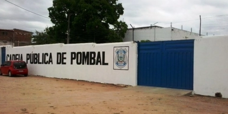 Agentes penitenciários flagram homem tentando entrar com drogas dentro de rapadura na cadeia de Pombal 