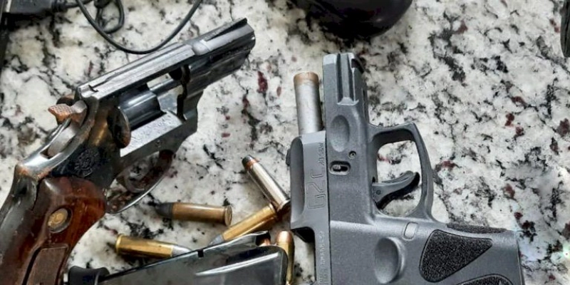 Homem é preso pela PRF na Paraíba com duas armas de fogo, carregadores de pistola e munição