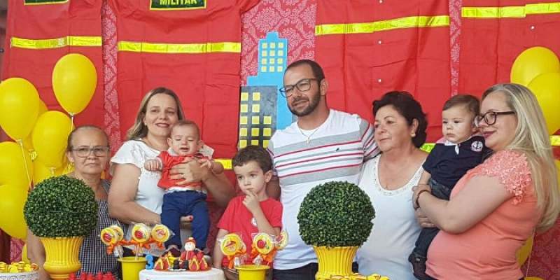 EM SOUSA - Família realiza aniversário de Garoto de 3 anos que sonha em ser Bombeiro; Fotos