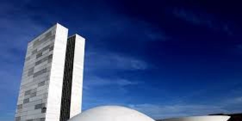 Senado recebe PEC de reeleição dos presidentes da Câmara e do Senado