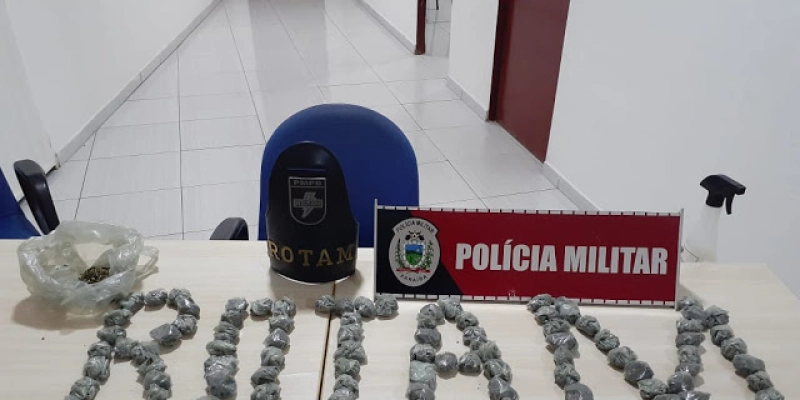 ROTAM prende dupla e apreende vários papelotes de maconha no Sertão paraibano