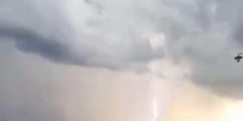 Saiba como se proteger de raios durante tempestades