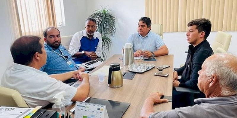 Lucas Braga reúne-se com toda a equipe da Cagepa para debater obras na cidade de Marizópolis